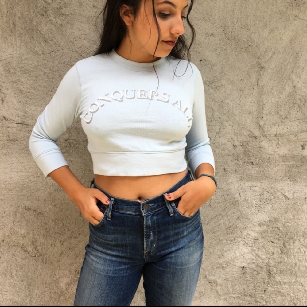 Talula Conquers All Cropped Sweatshirt | Light Blue Pullover Sweatshirt